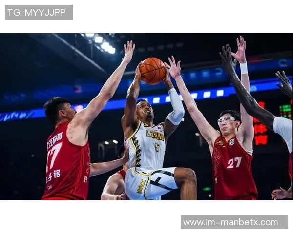 布鲁斯布朗替补出战26分钟高效表现贡献15分助球队争胜 布鲁斯布朗替补出战26分钟高效表现贡献15分助球队争胜